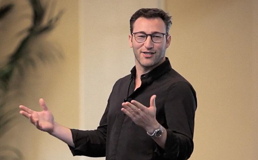 SIMON SINEK
