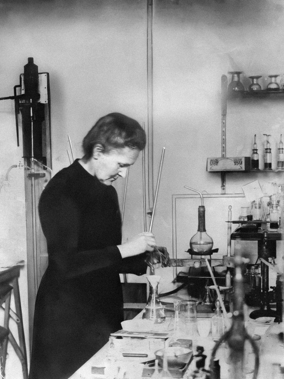 MARIE CURIE