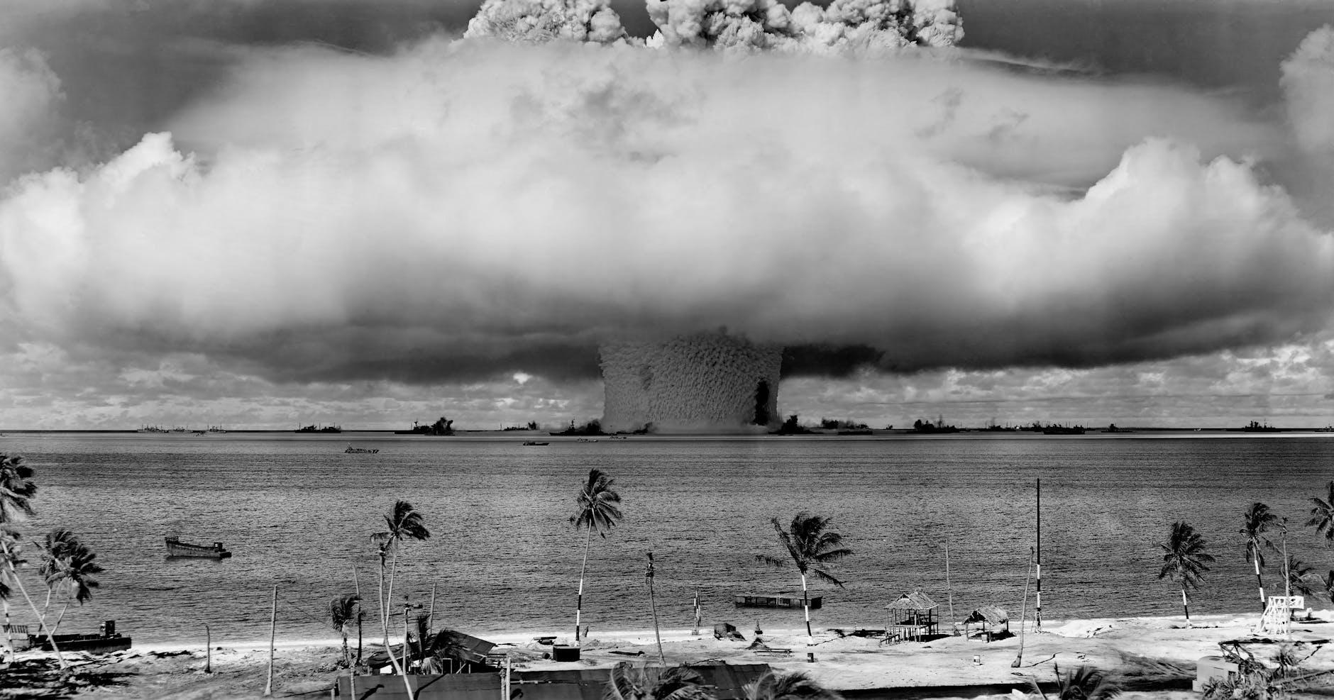 💣 July – Trinity Test Unleashes Atomic Era (July 16, 1945)